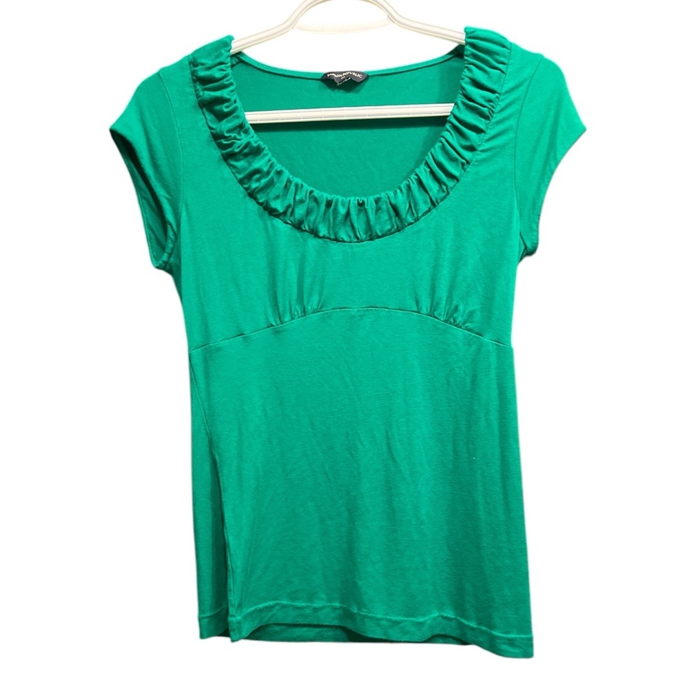 Banana Republic Green Top – Approx. Medium 💚✨